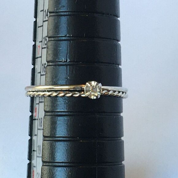 Vintage Ring Size 7.5 Silver Tone Double Twist Band Prong Set Rhinestone - Picture 4 of 10